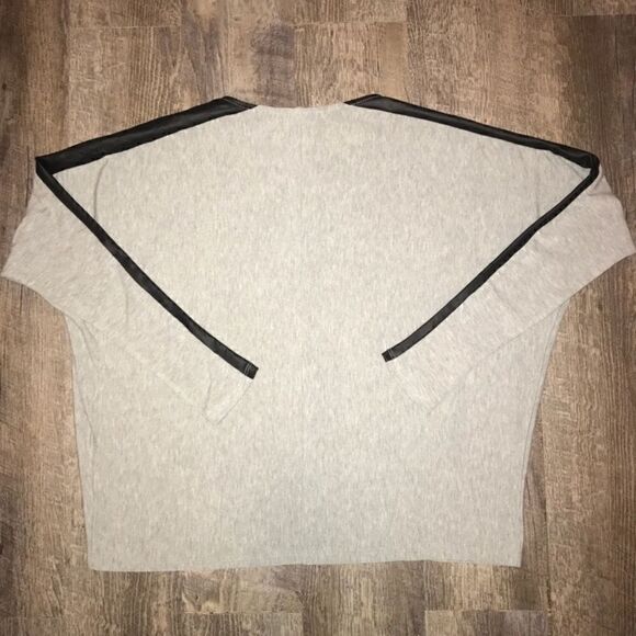 Freeloader Women’s Shirt: Small - Picture 3 of 3